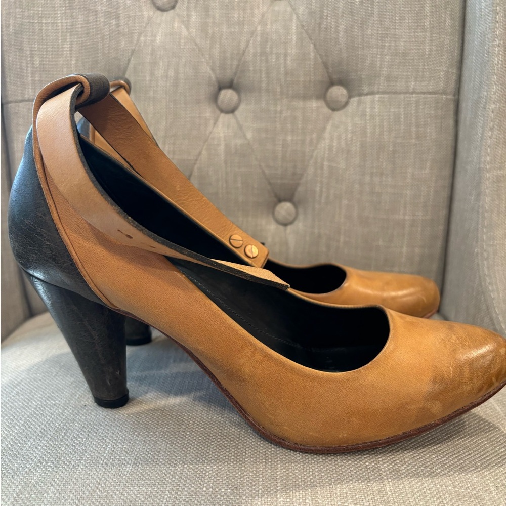 J Shoes Elegant Black and Tan Women's Heels size 9